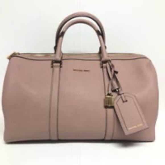 Micheal Kors Weekender - Picture 1 of 6